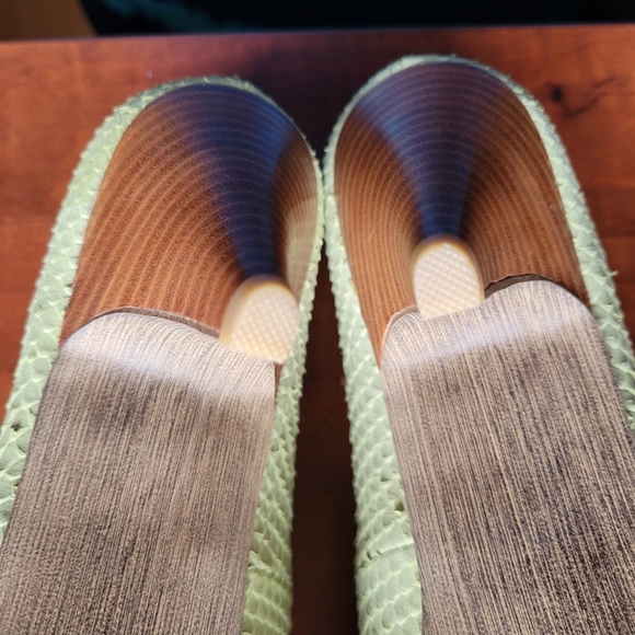 ZIGI Girl Green Snakeskin Leather Almond Toe Vintage Pump Heels Size 9 - Picture 9 of 10